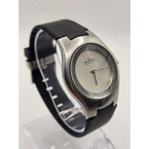 Skagen 235LSR 27mm Silver Stainless Steel Ladies' Watch Rubber Strap. - Picture 3 of 8